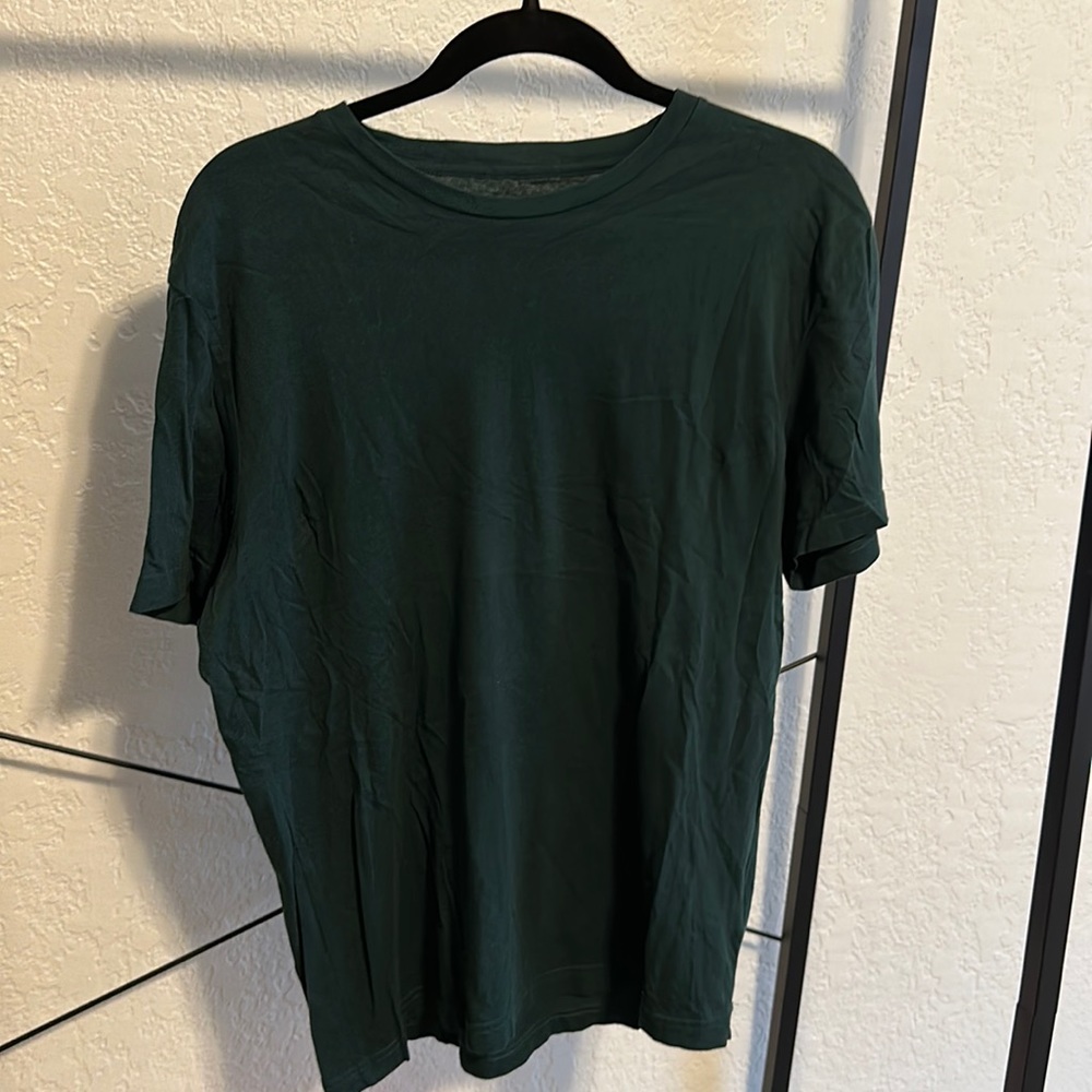Men’s medium green H&M tee
